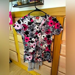 Floral scrub top